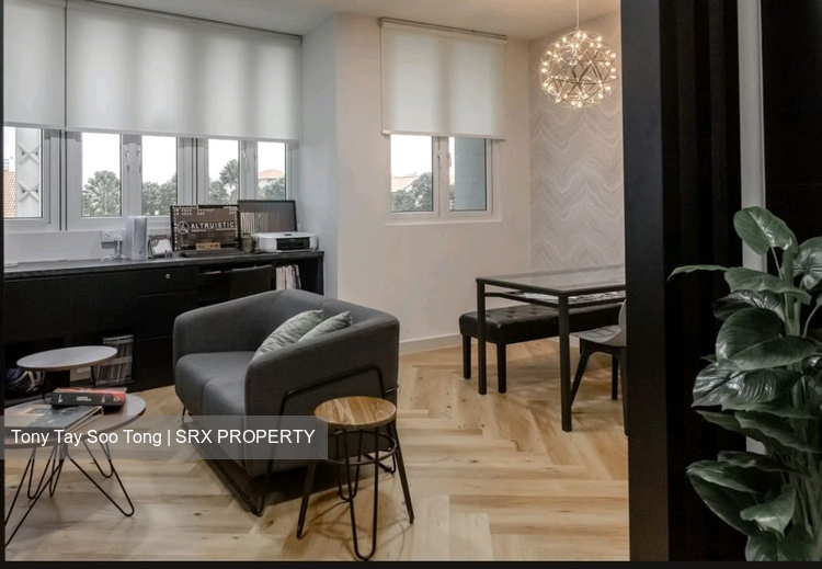 Icon@changi thumbnail photo